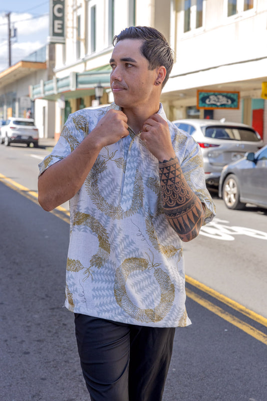 Menʻs Aloha Shirt White Lei Hulu