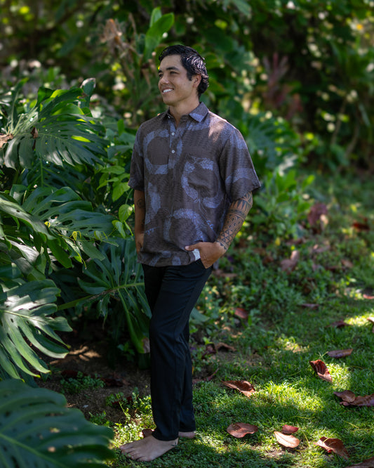 Menʻs Aloha Shirt Gray/Lavender Lei Hulu